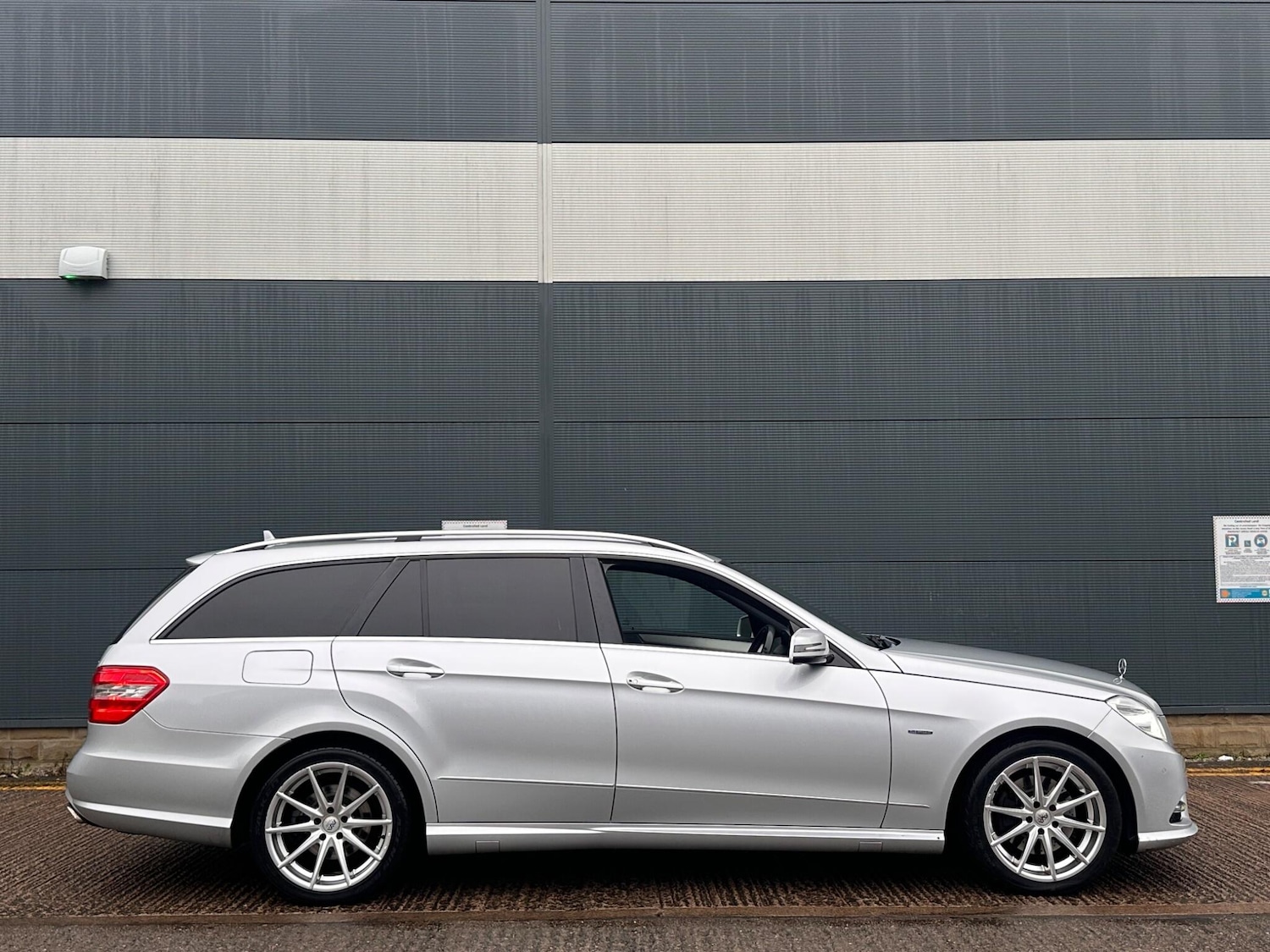 Used Mercedes-Benz E Class 2012 for sale - 77215974: Photo 17