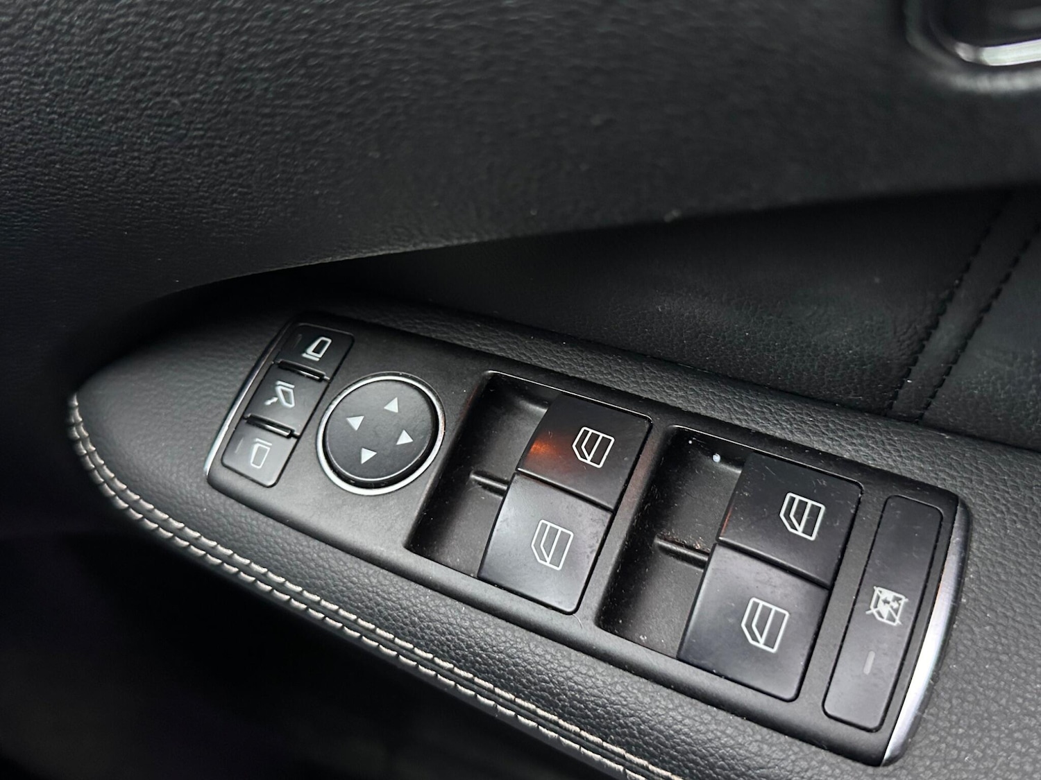 Used Mercedes-Benz E Class 2012 for sale - 77215974: Photo 34