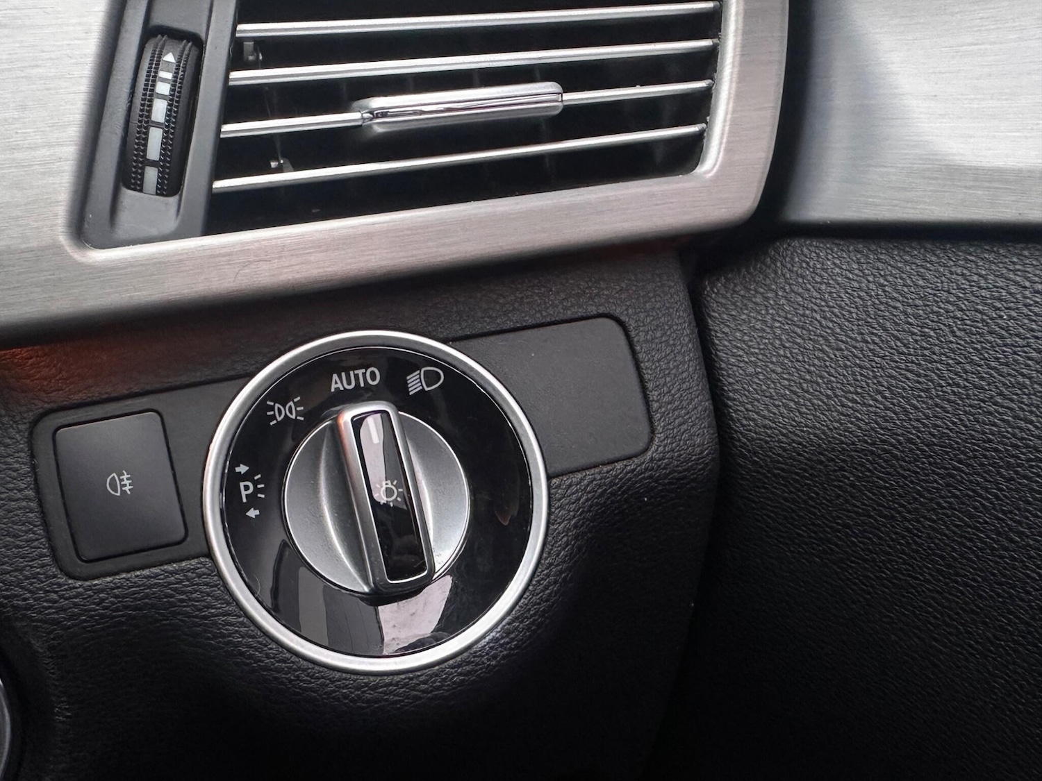 Used Mercedes-Benz E Class 2012 for sale - 77215974: Photo 35