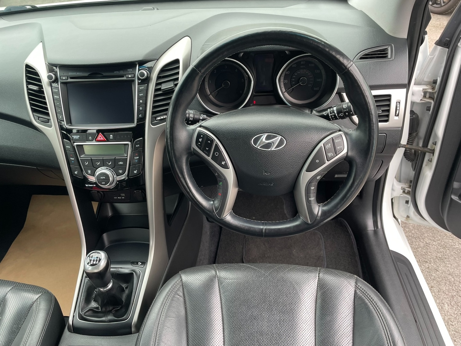 Used Hyundai i30 2015 for sale - 76036324: Photo 9
