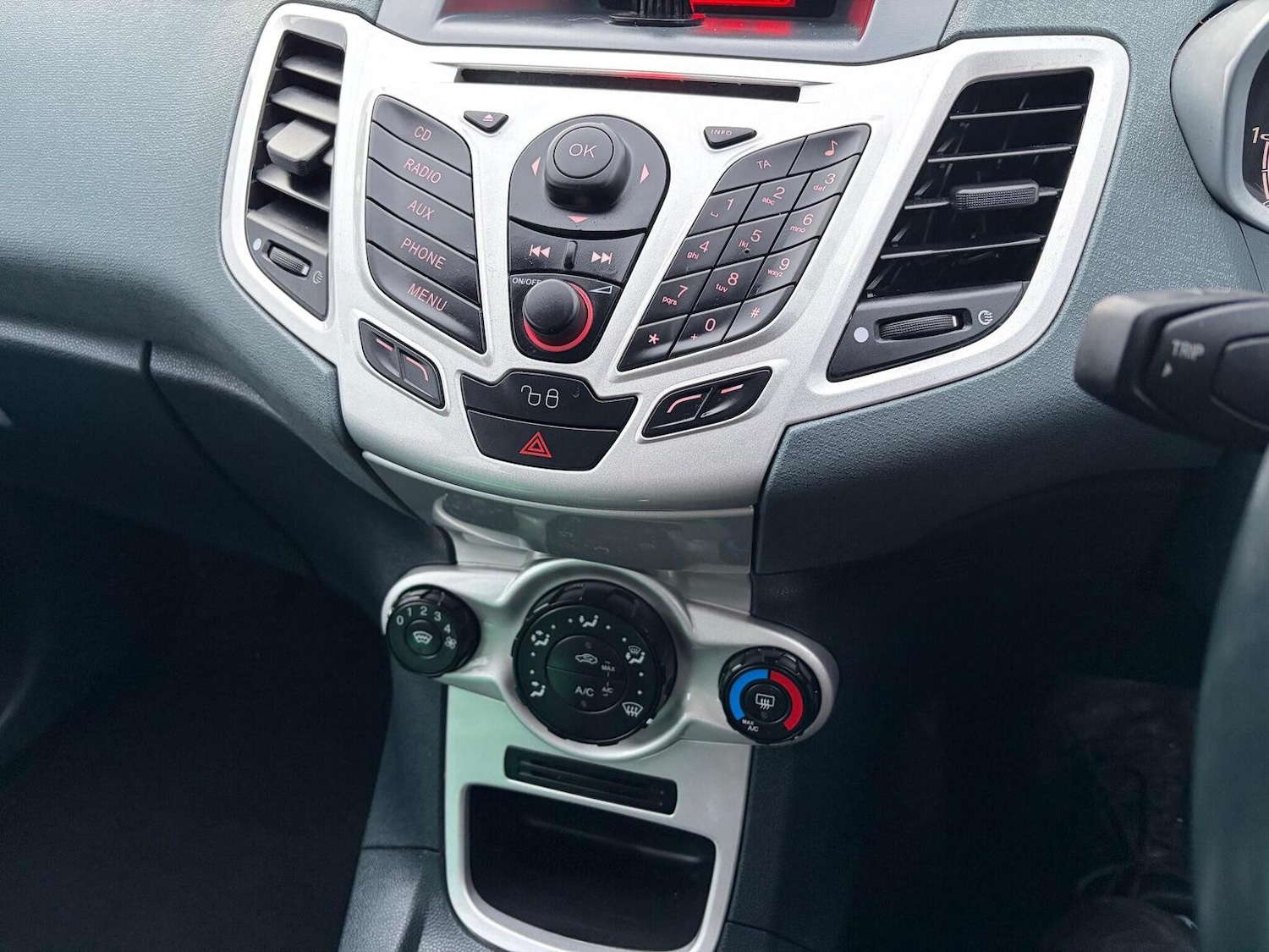 Used Ford Fiesta 2010 for sale - 76497571: Photo 9