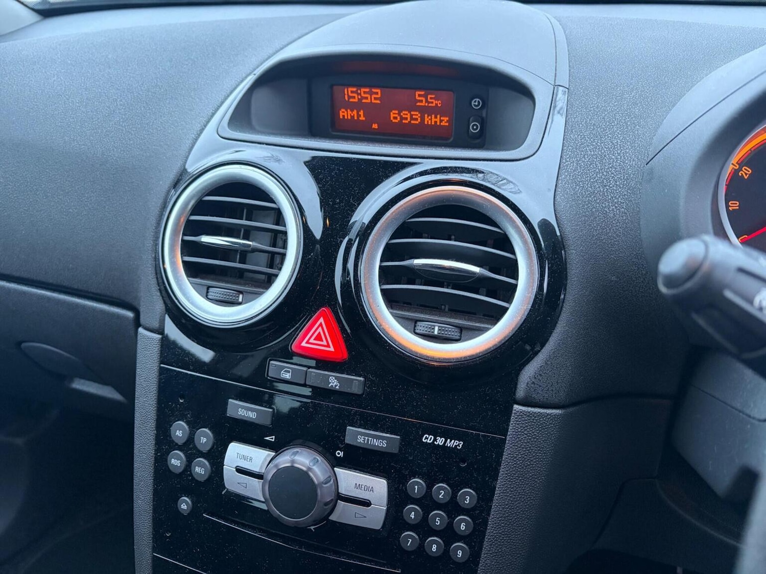 Used Vauxhall Corsa 2013 for sale - 77385330: Photo 24