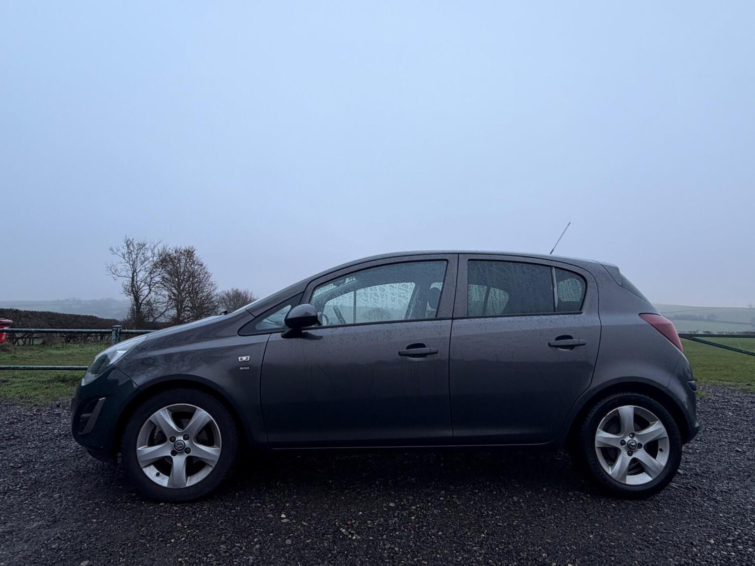 Used Vauxhall Corsa 2013 for sale - 77385330: Photo 3