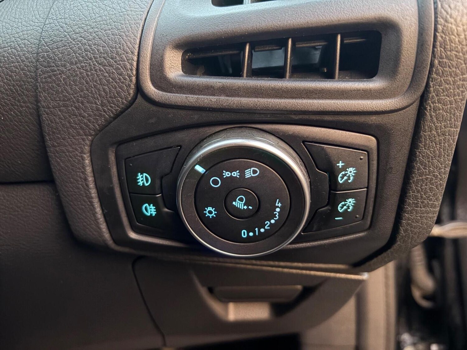 Used Ford Focus 2017 for sale - 76497439: Photo 9