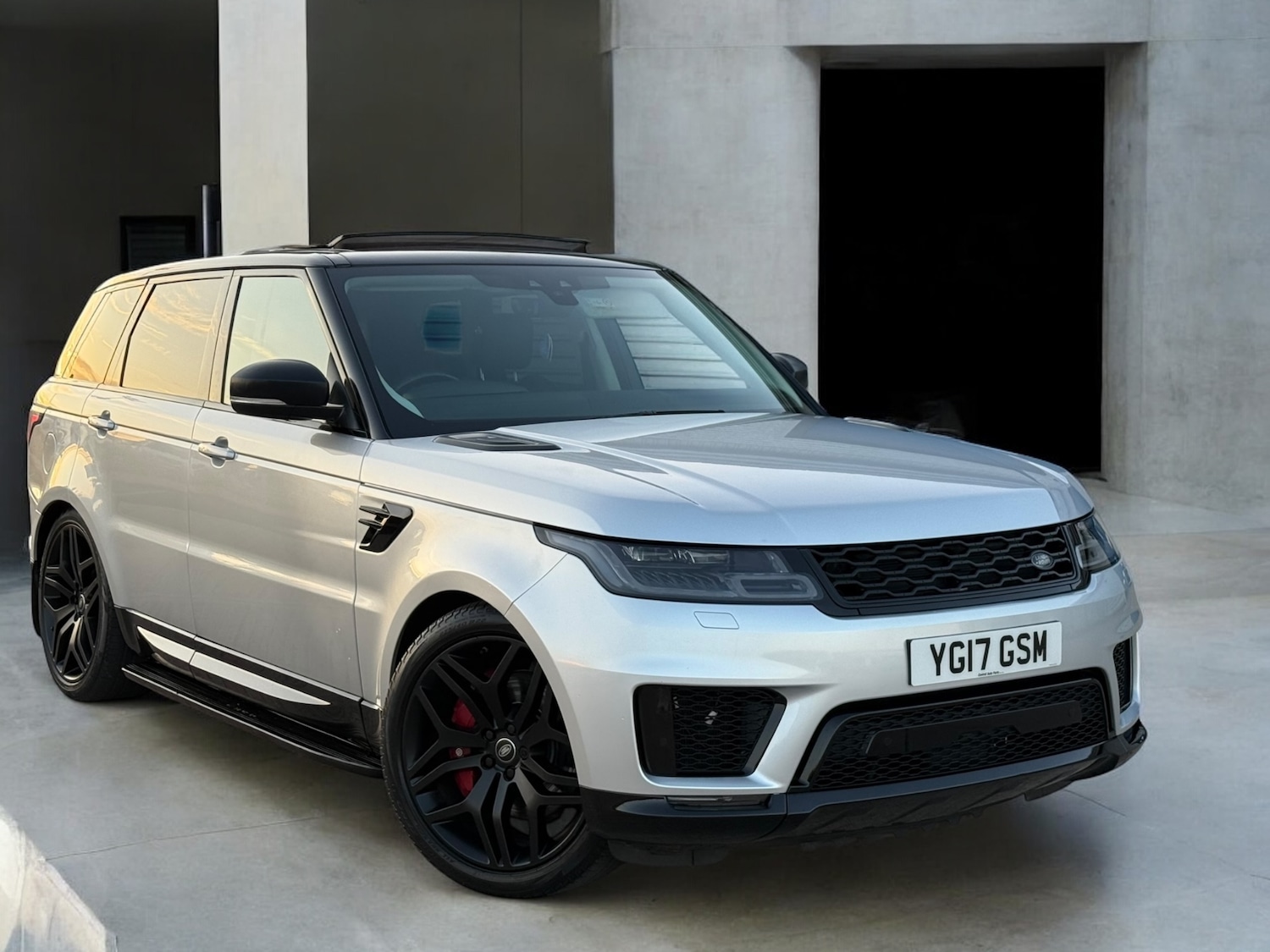 Used Land Rover Range Rover Sport 2017 for sale - 76157306: Photo 2