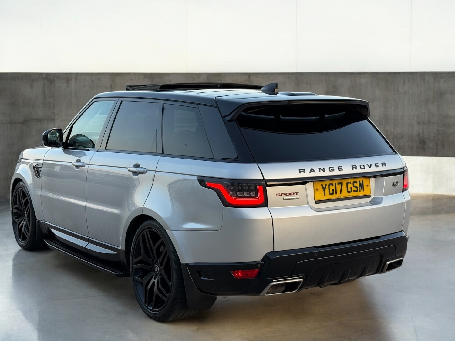 Used Land Rover Range Rover Sport 2017 for sale - 76157306: Photo 4