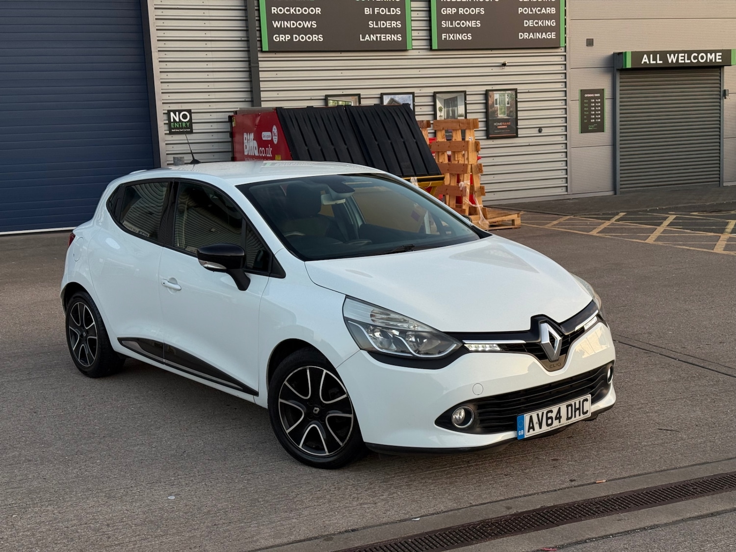Used Renault Clio 2014 for sale - 76397155: Photo 1