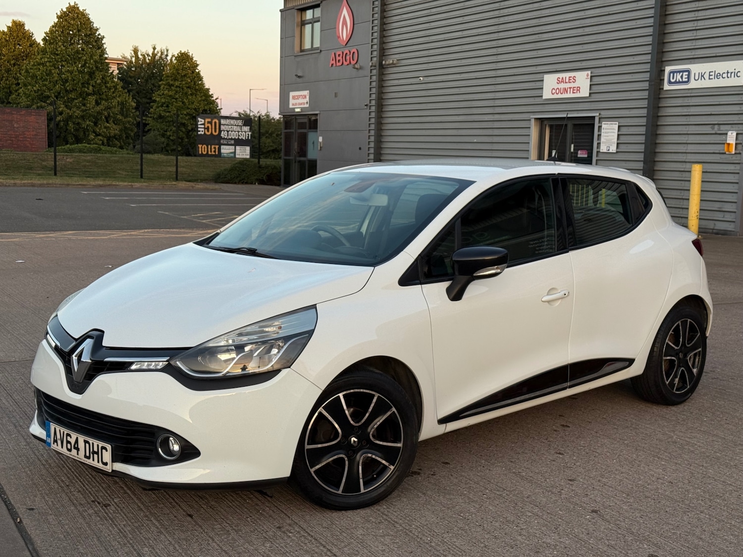 Used Renault Clio 2014 for sale - 76397155: Photo 2