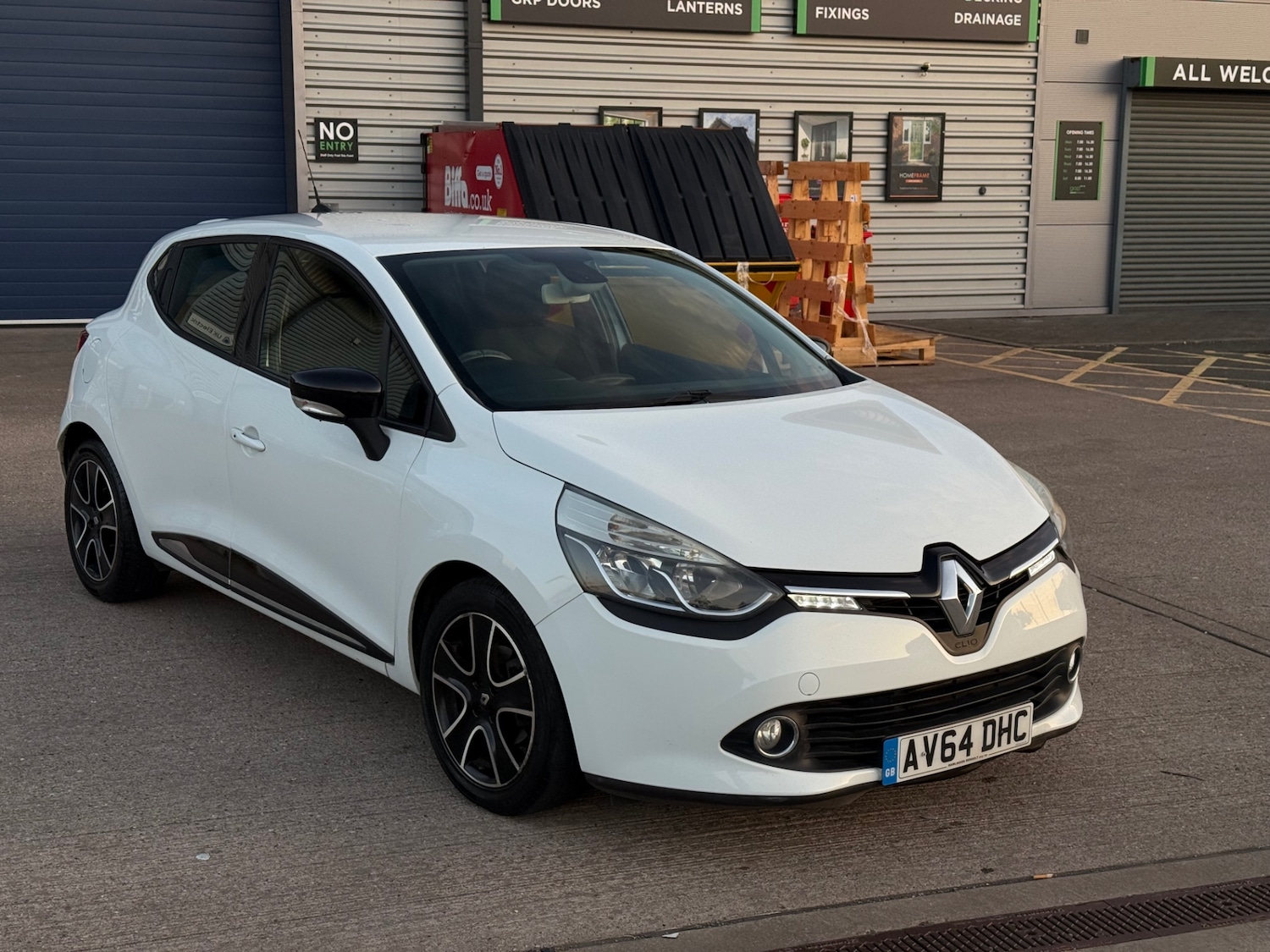 Used Renault Clio 2014 for sale - 76397155: Photo 5