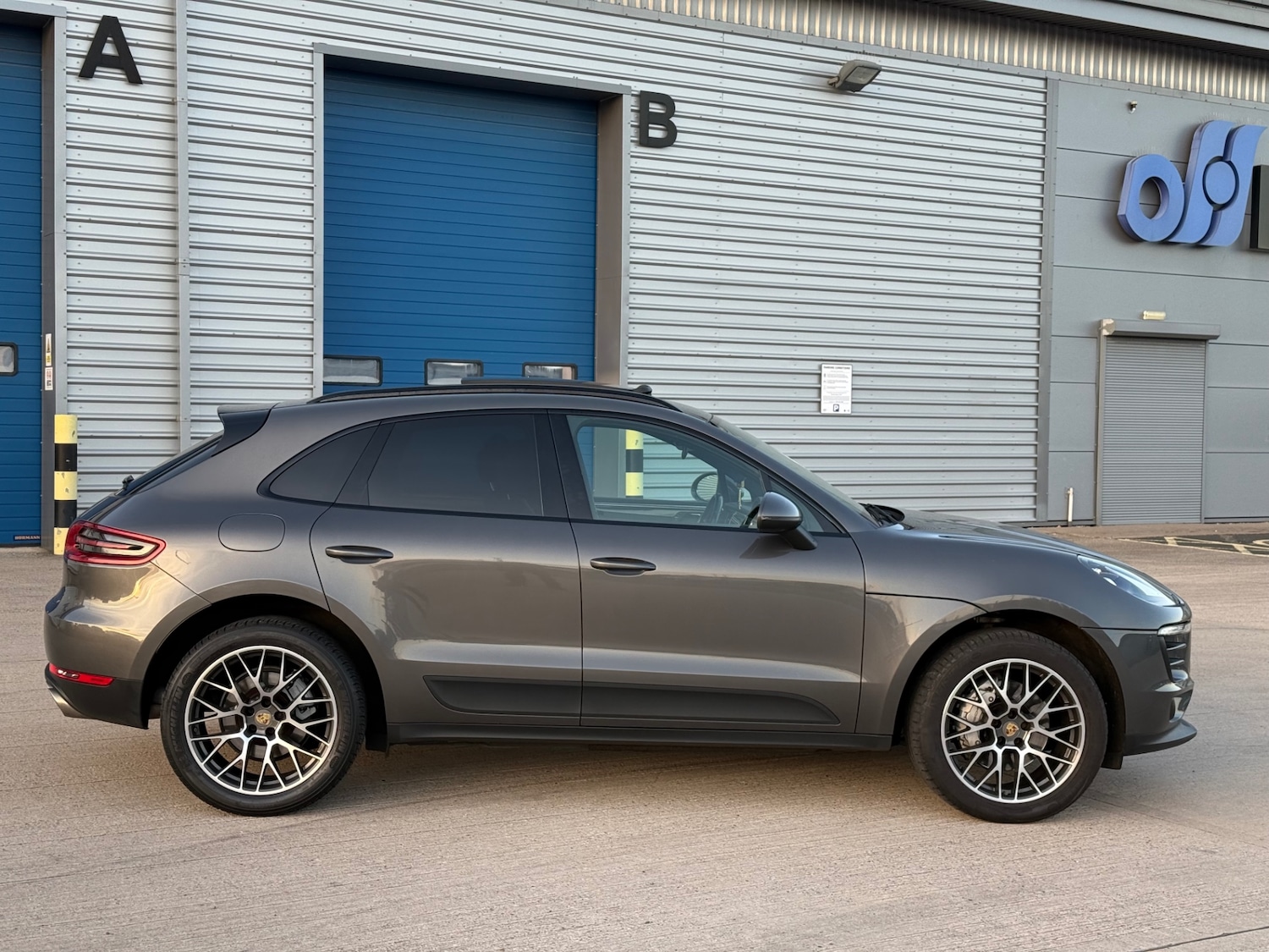 Used Porsche Macan 2017 for sale - 76220331: Photo 10