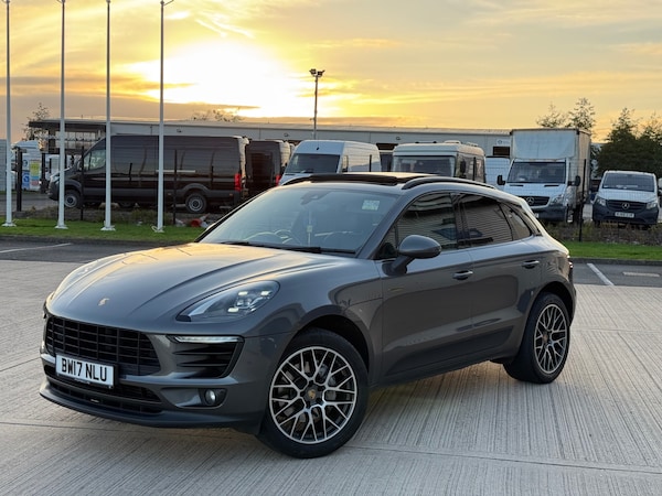Used Porsche Macan 2017 for sale - 76220331: Photo 2