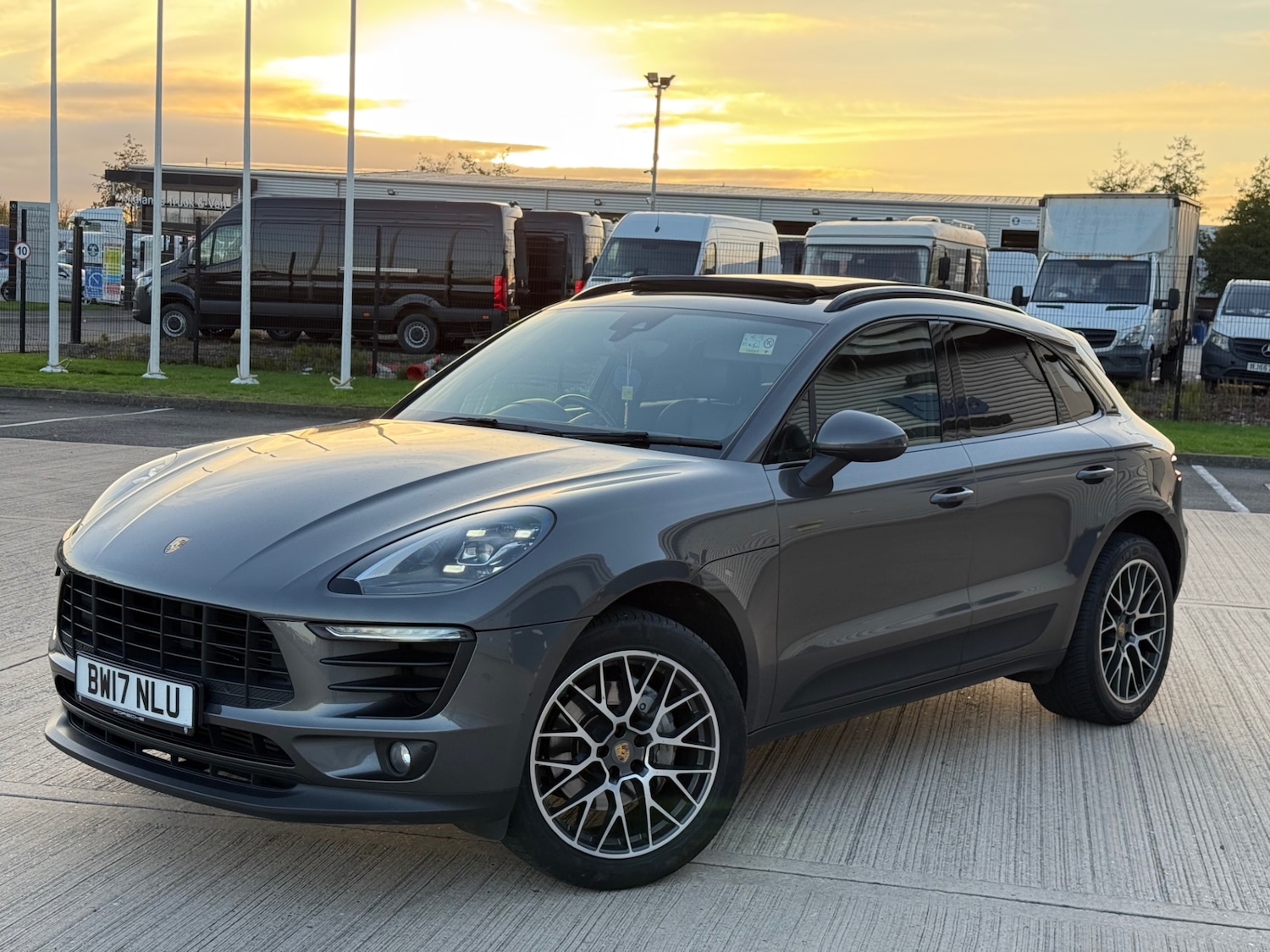 Used Porsche Macan 2017 for sale - 76220331: Photo 3