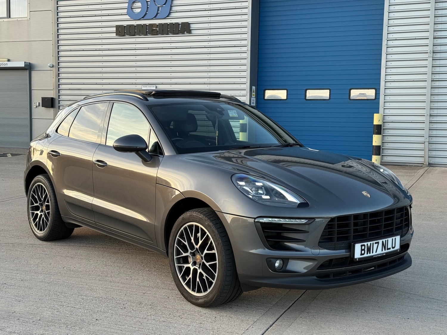 Used Porsche Macan 2017 for sale - 76220331: Photo 4