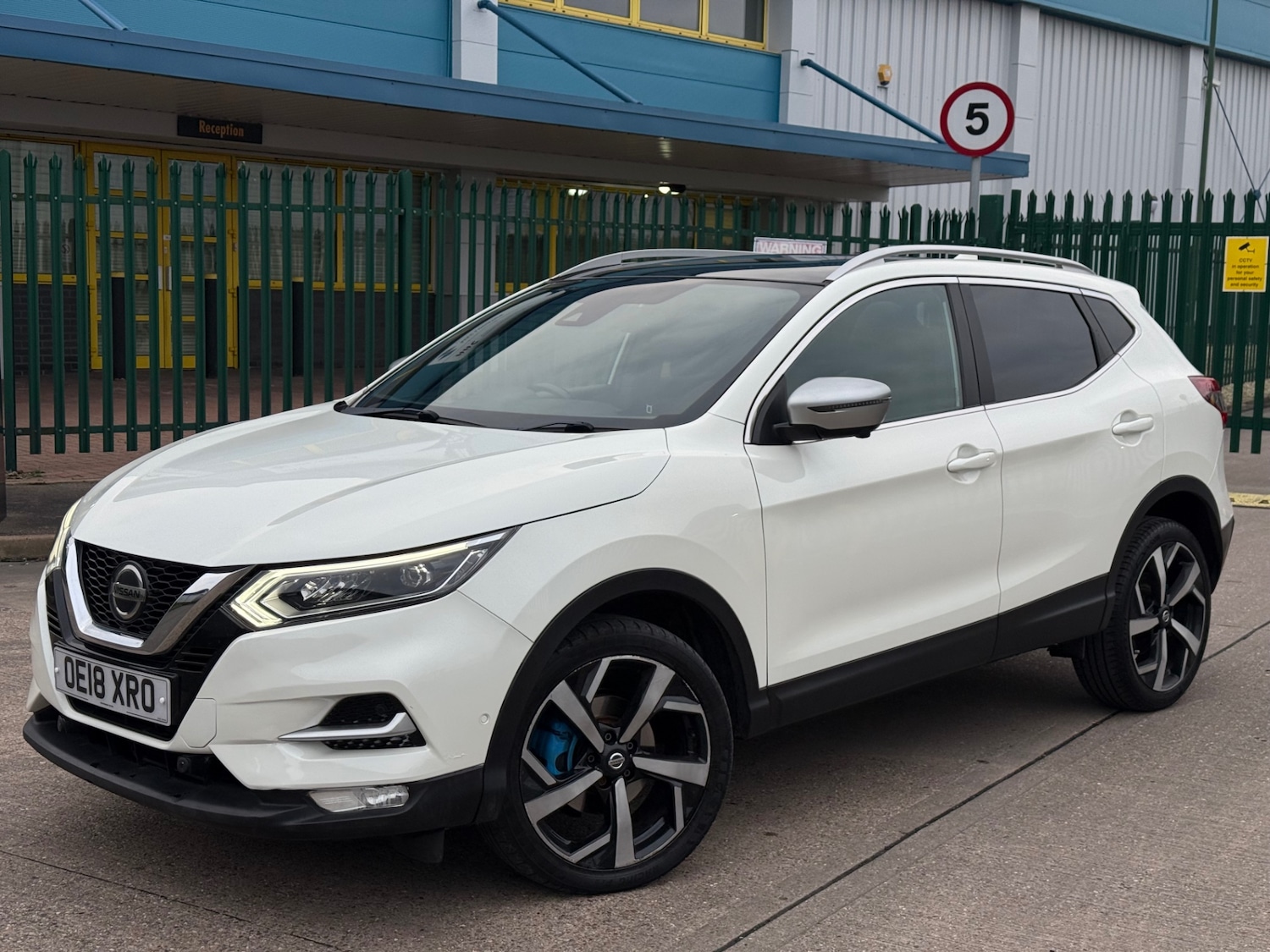 Used Nissan Qashqai 2018 for sale - 77057705: Photo 2
