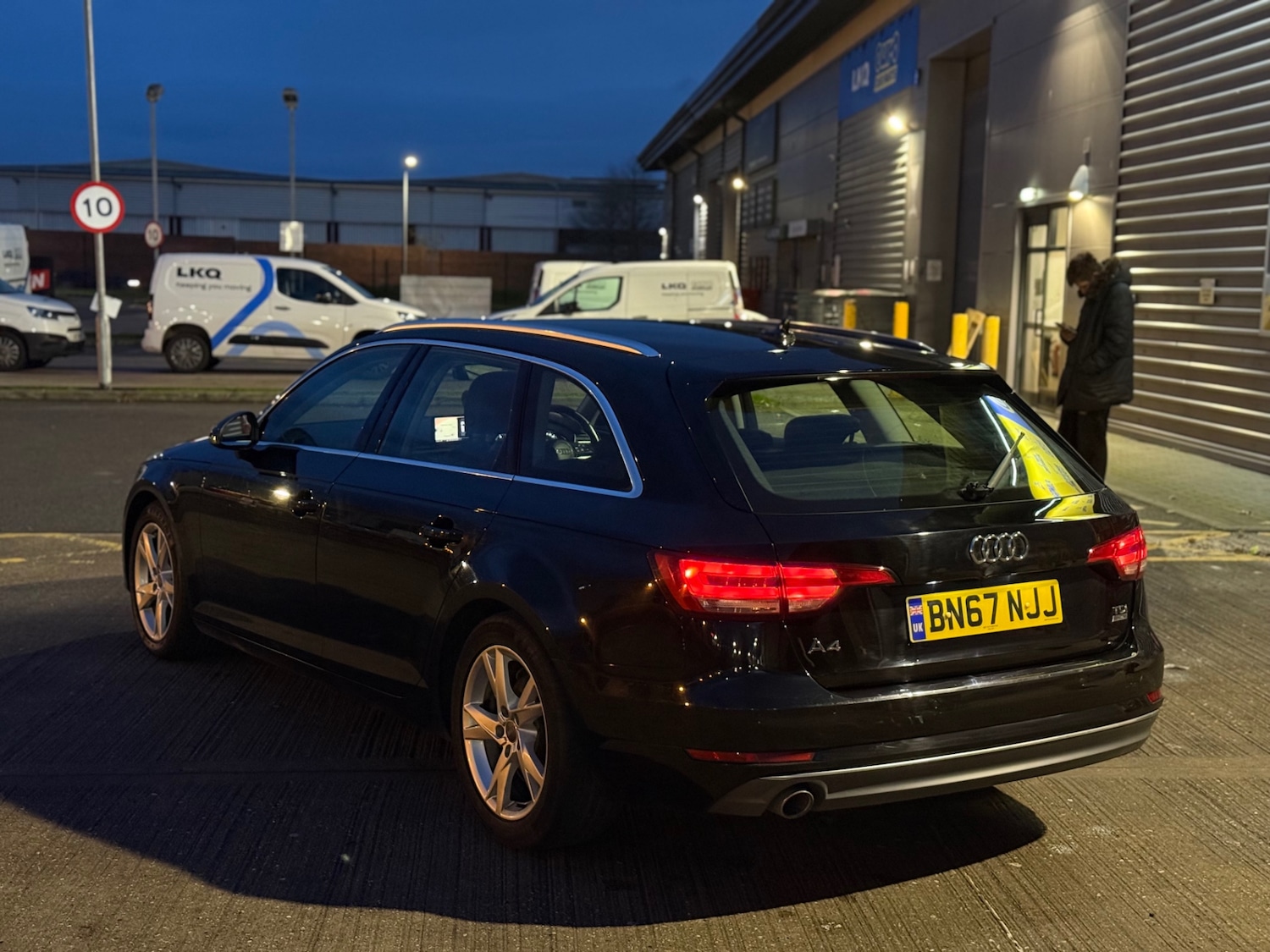 Used Audi A4 2017 for sale - 76941129: Photo 4