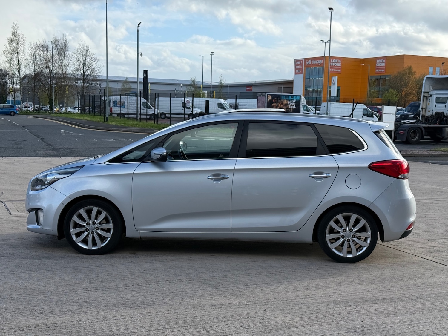 Used Kia Carens 2015 for sale - 78223360: Photo 8