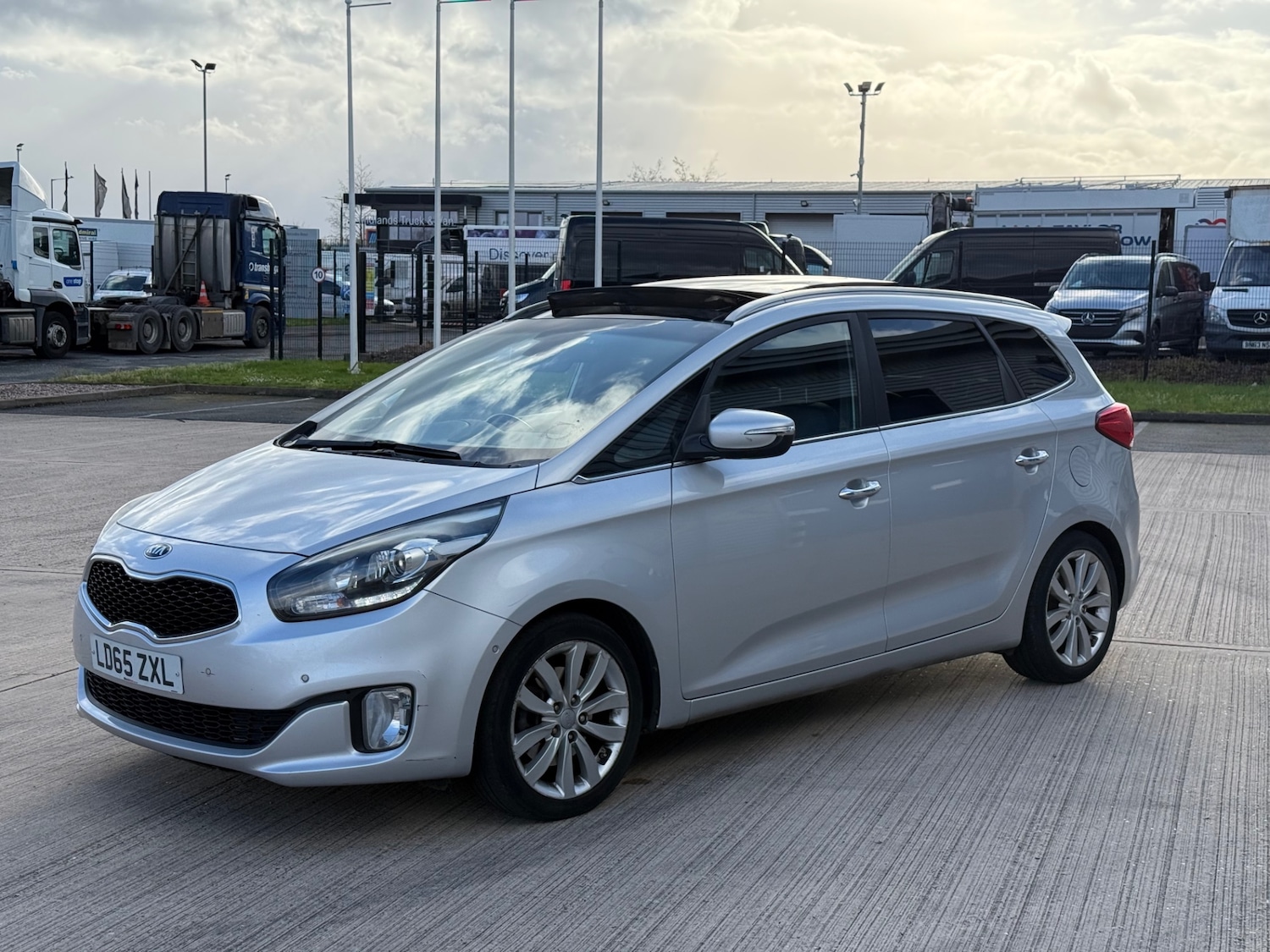 Used Kia Carens 2015 for sale - 78223360: Photo 9