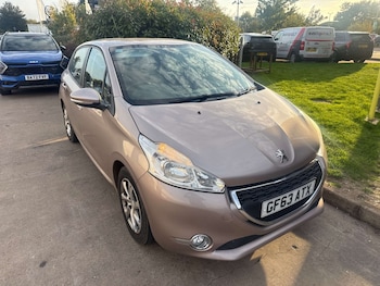 Used Peugeot 208 2013 for sale - 76134074: Photo
