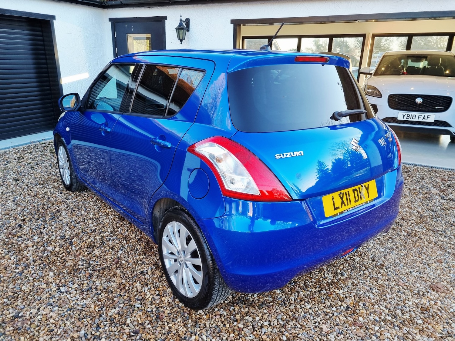 Used Suzuki Swift 2011 for sale - 76762156: Photo 2