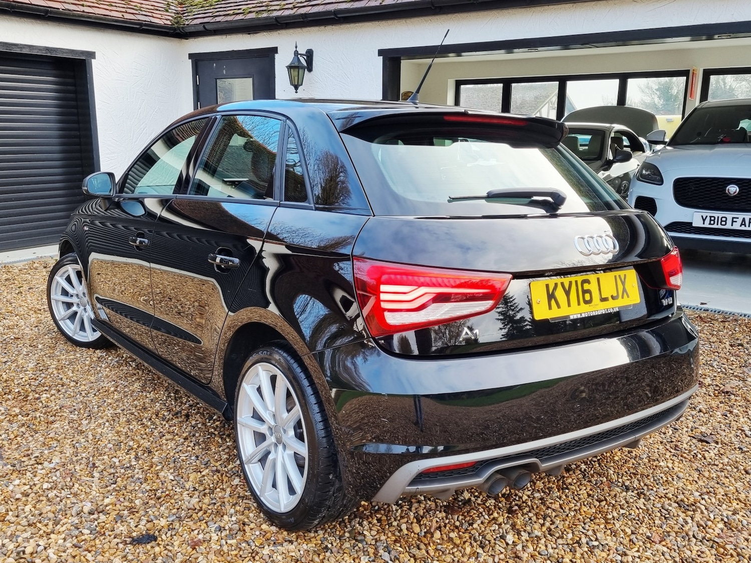 Used Audi A1 2016 for sale - 76848687: Photo 2