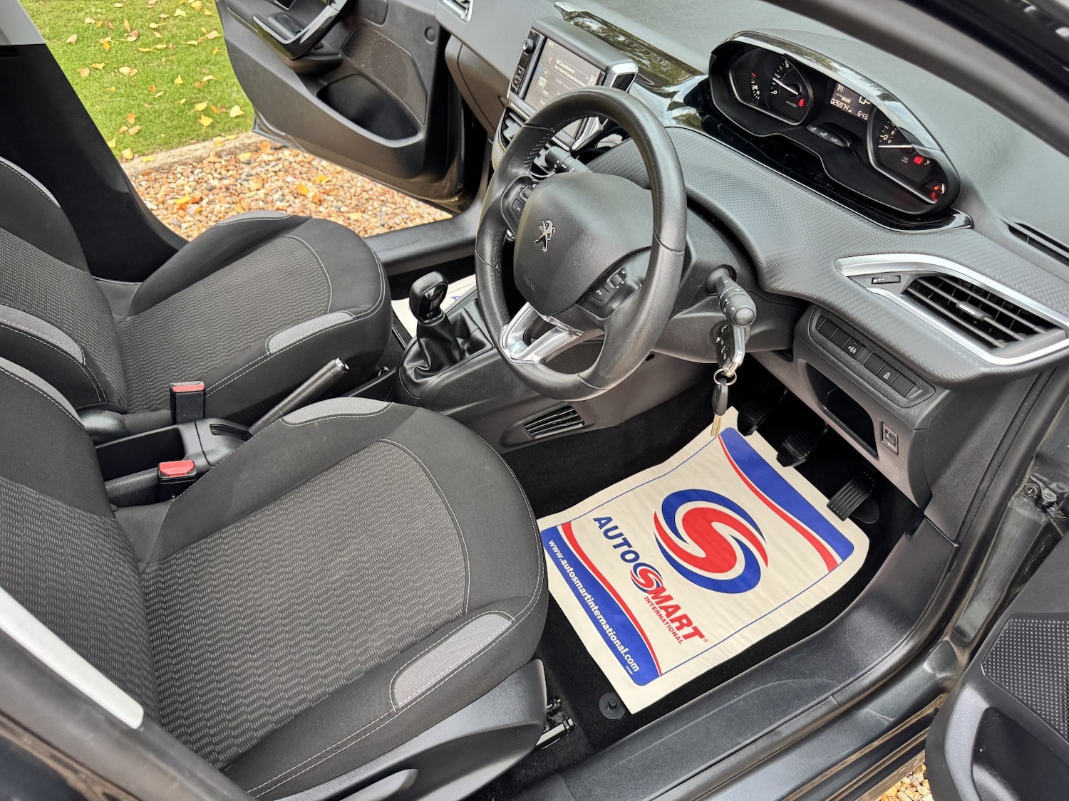 Used Peugeot 208 2016 for sale - 76334728: Photo 2