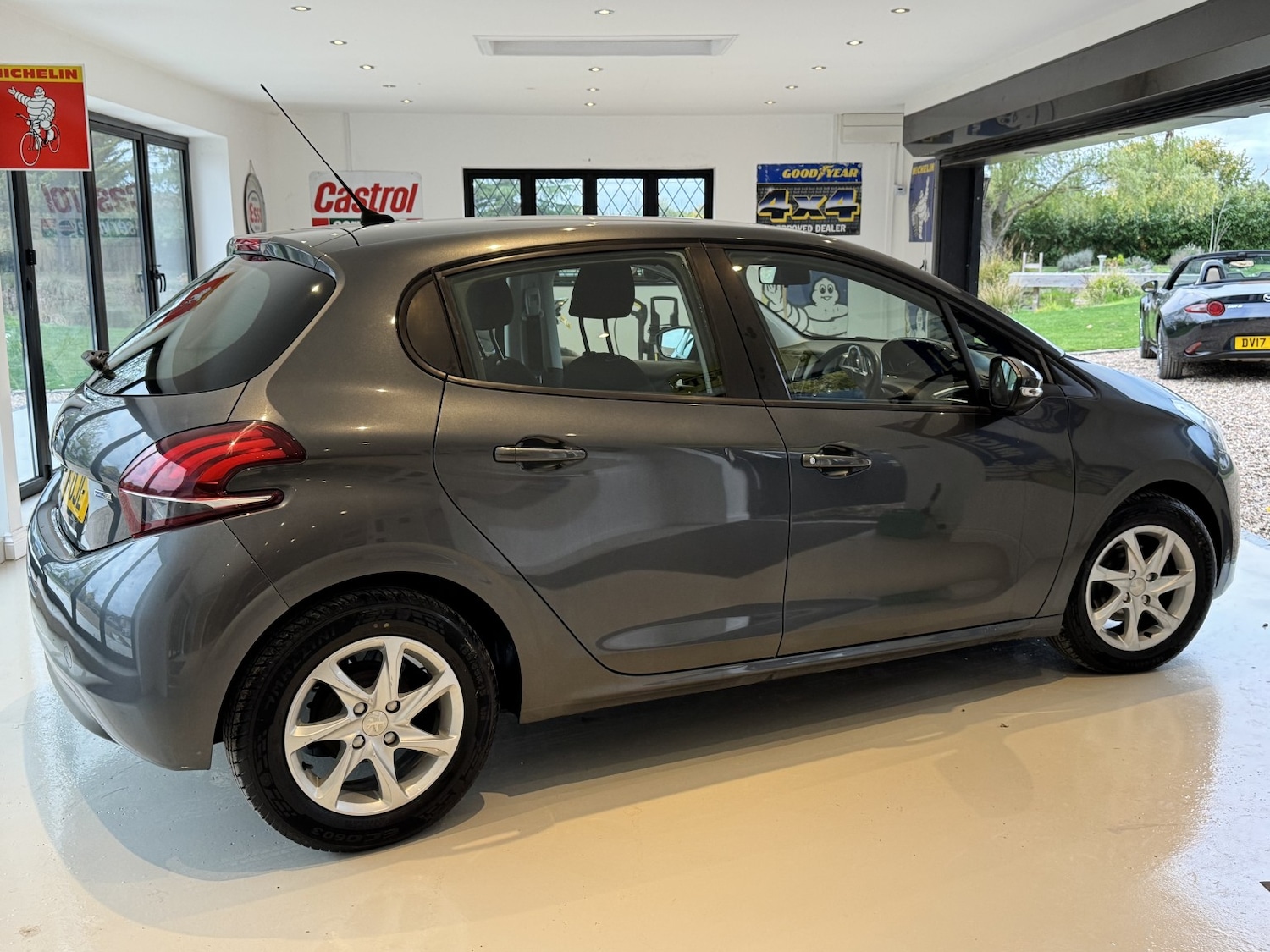 Used Peugeot 208 2016 for sale - 76334728: Photo 28
