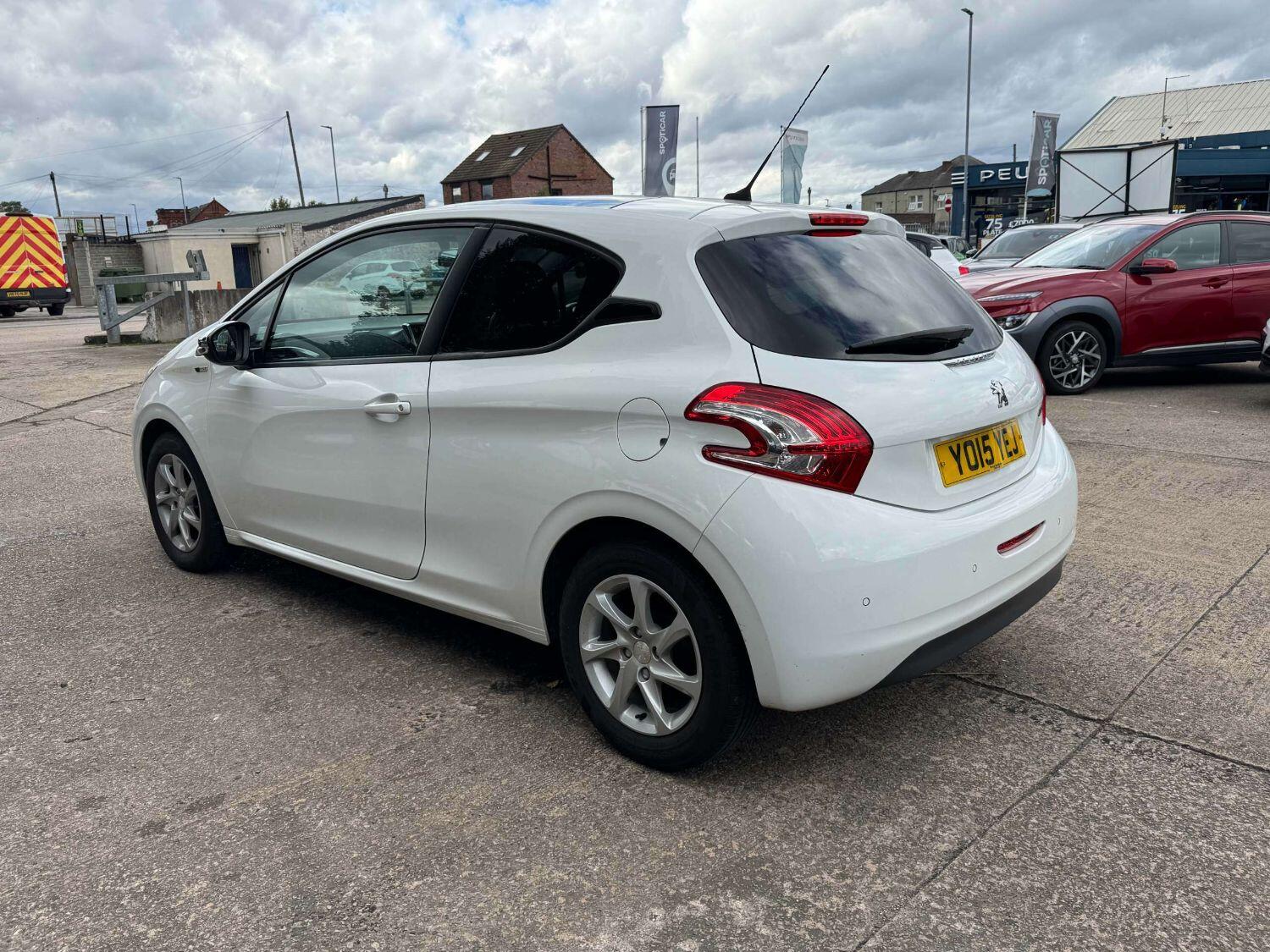 Used Peugeot 208 2015 for sale - 76070458: Photo 2