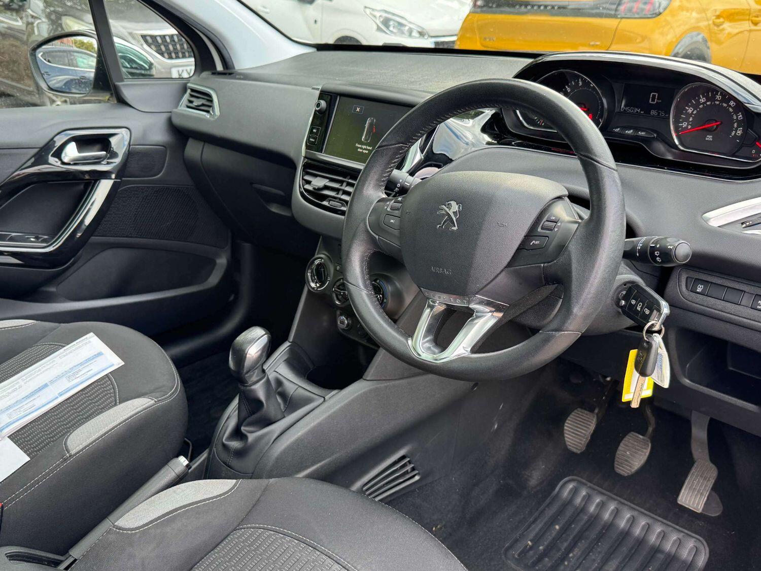 Used Peugeot 208 2015 for sale - 76070458: Photo 3