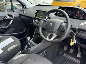 Used Peugeot 208 2015 for sale - 76070458: Photo 3