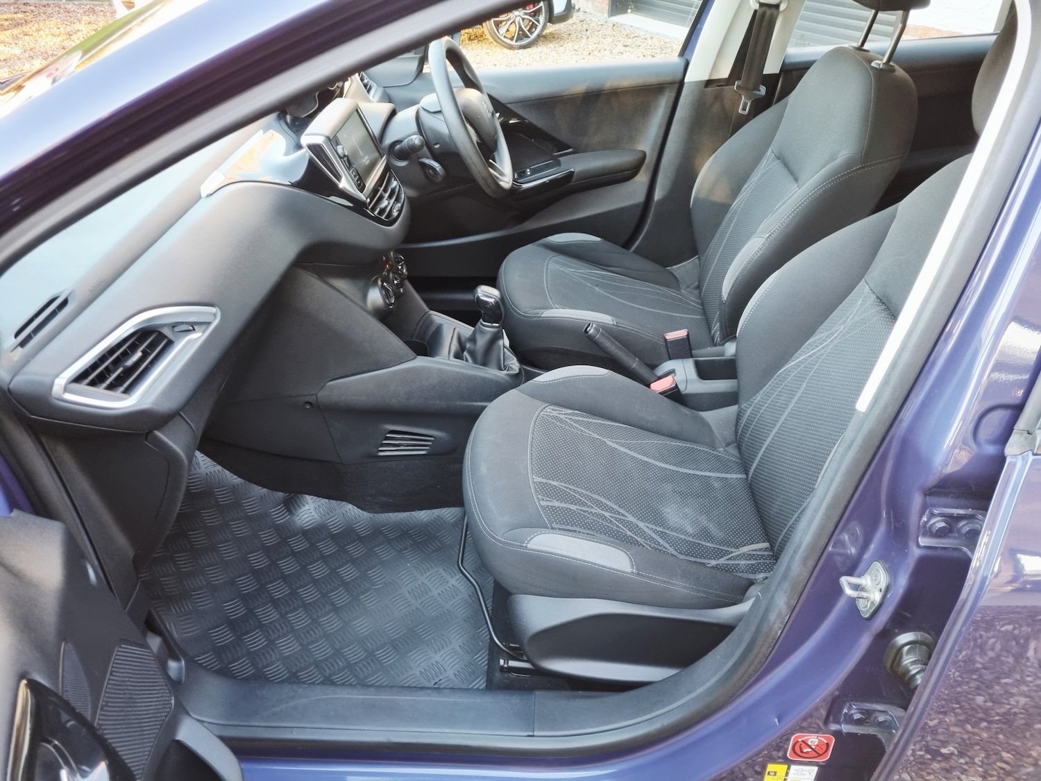 Used Peugeot 208 2015 for sale - 76758849: Photo 12