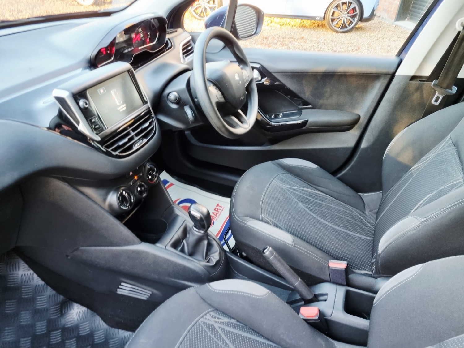 Used Peugeot 208 2015 for sale - 76758849: Photo 13