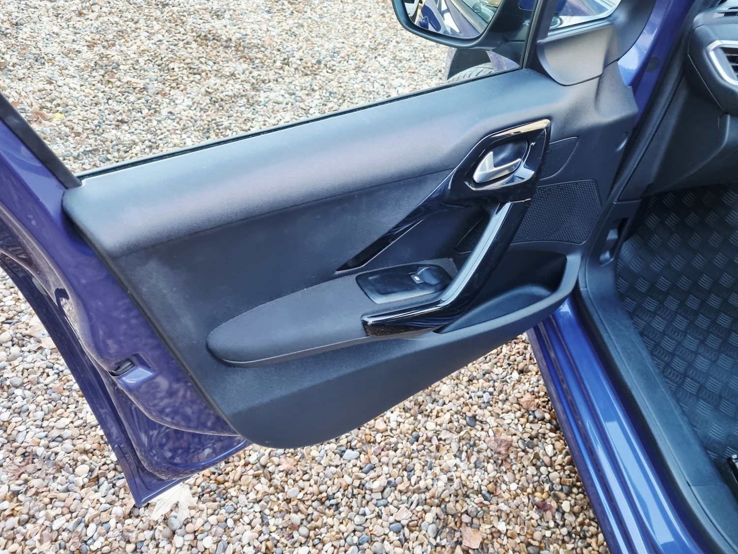 Used Peugeot 208 2015 for sale - 76758849: Photo 14