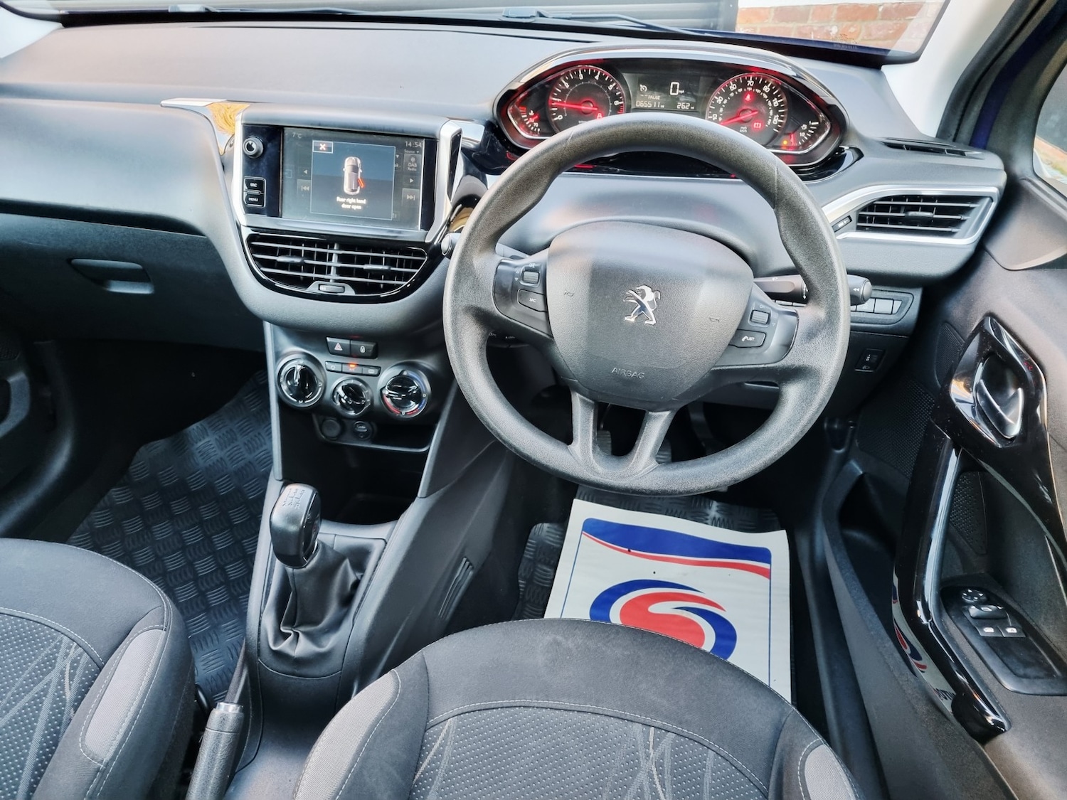 Used Peugeot 208 2015 for sale - 76758849: Photo 6