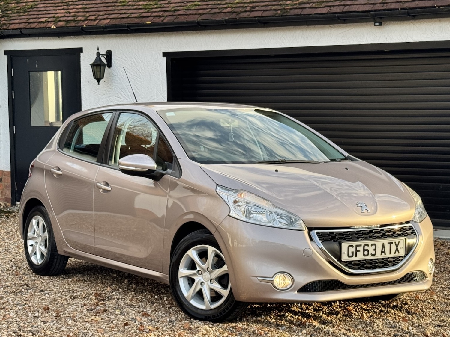 Used Peugeot 208 2013 for sale - 76455342: Photo 1