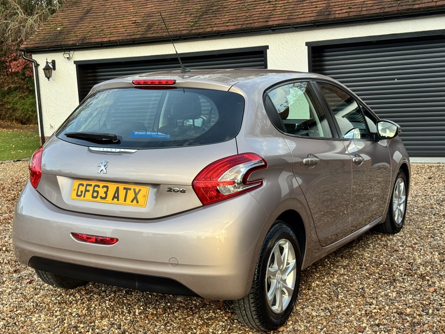 Used Peugeot 208 2013 for sale - 76455342: Photo 2