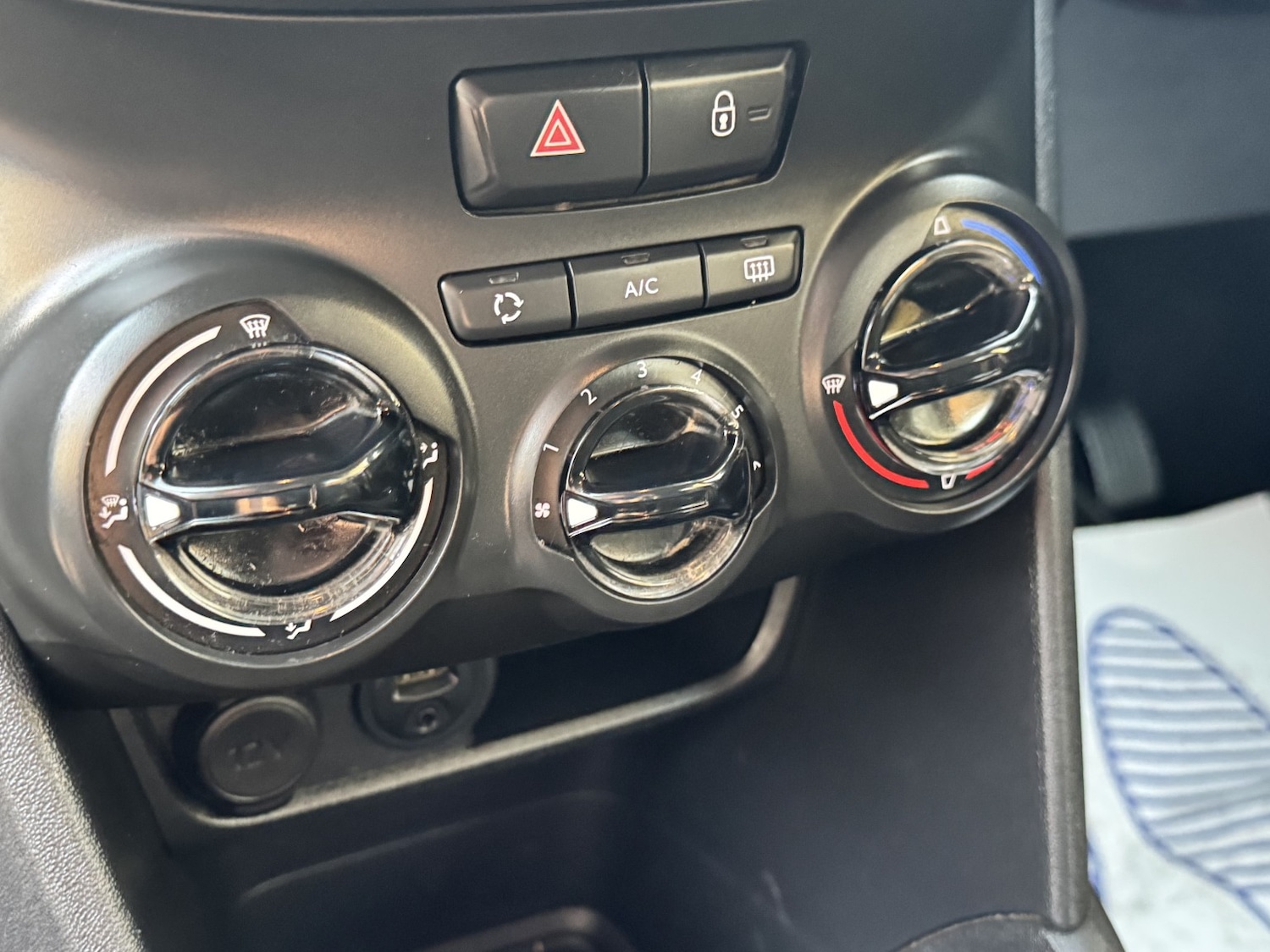 Used Peugeot 208 2013 for sale - 76455342: Photo 23