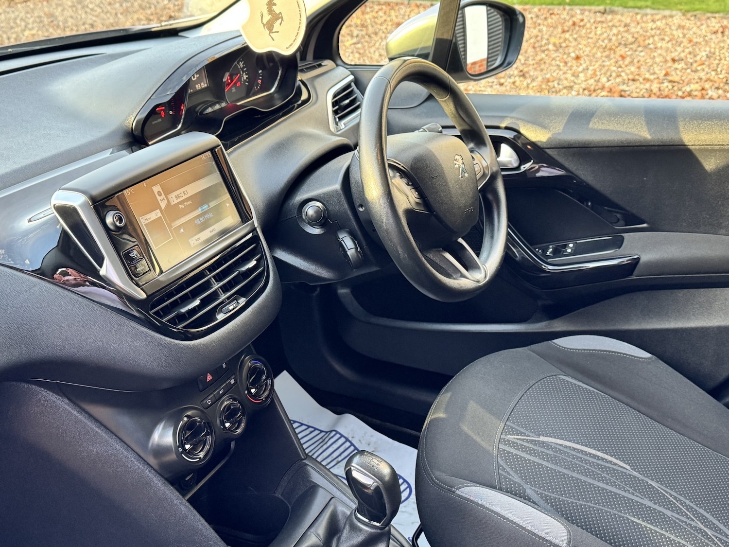 Used Peugeot 208 2013 for sale - 76455342: Photo 24