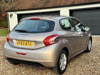 Used Peugeot 208 2013 for sale - 76455342: Photo