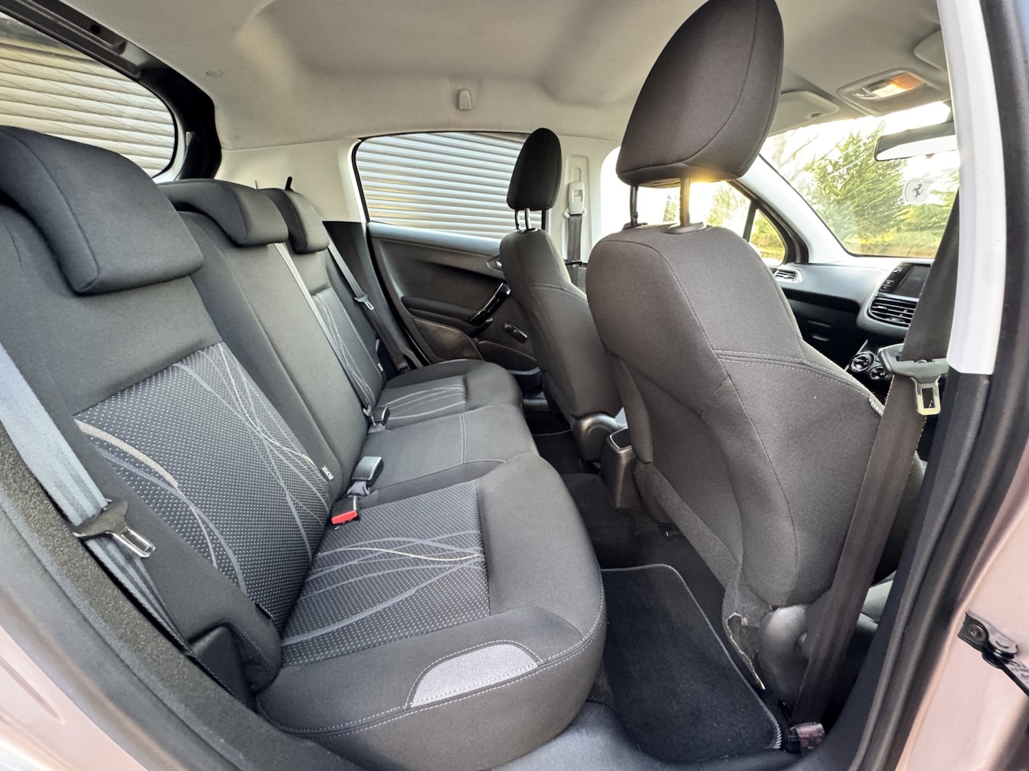 Used Peugeot 208 2013 for sale - 76455342: Photo 31