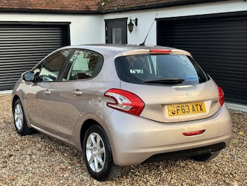 Used Peugeot 208 2013 for sale - 76455342: Photo