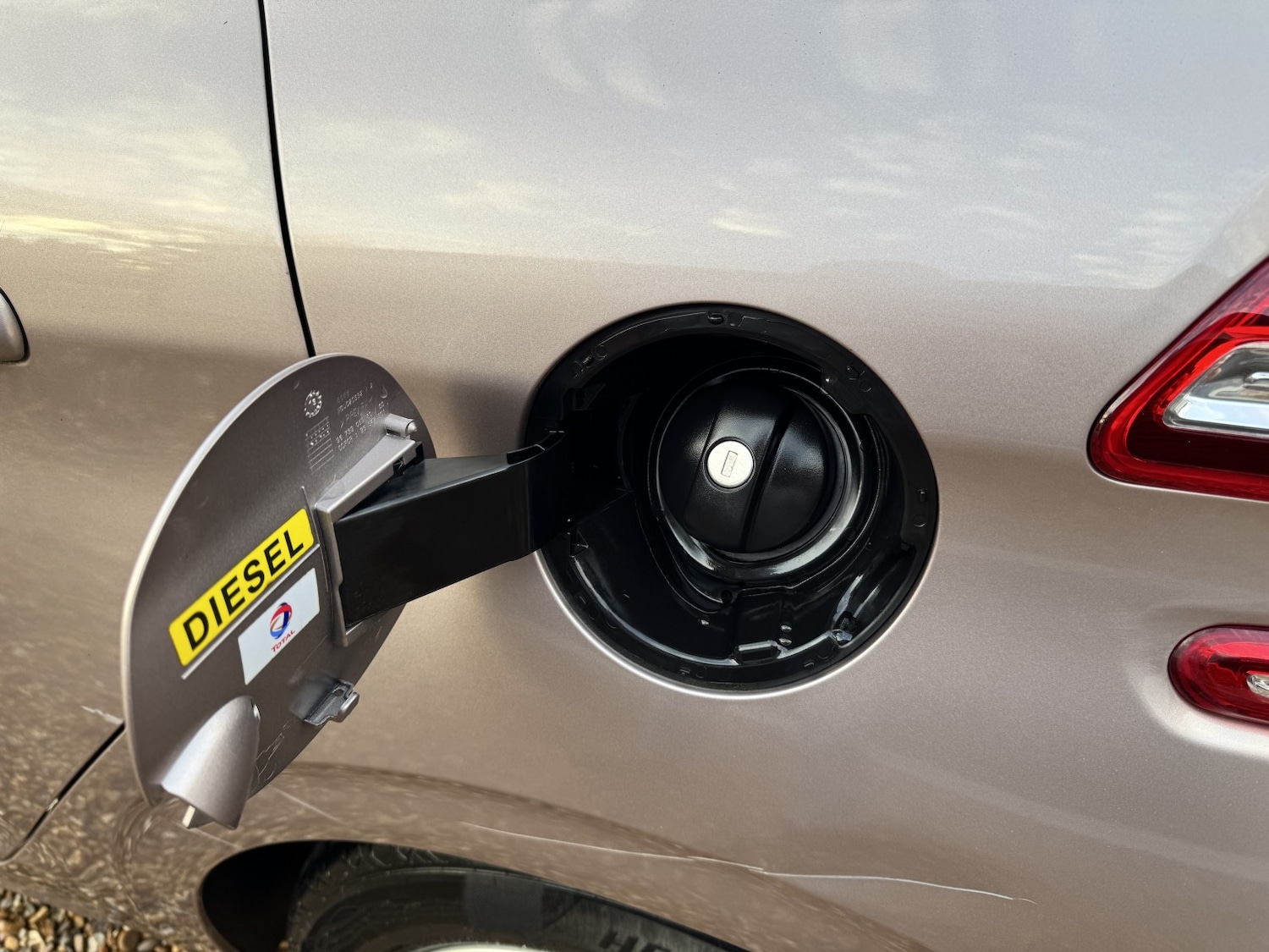 Used Peugeot 208 2013 for sale - 76455342: Photo 41