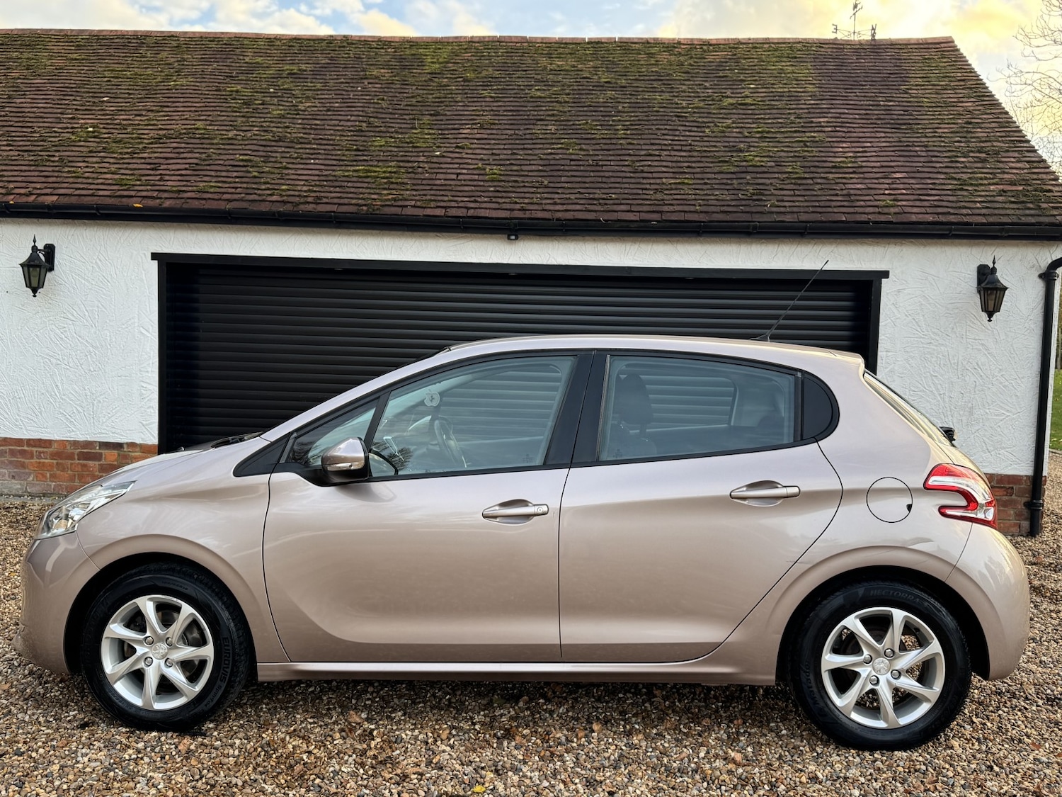 Used Peugeot 208 2013 for sale - 76455342: Photo 6