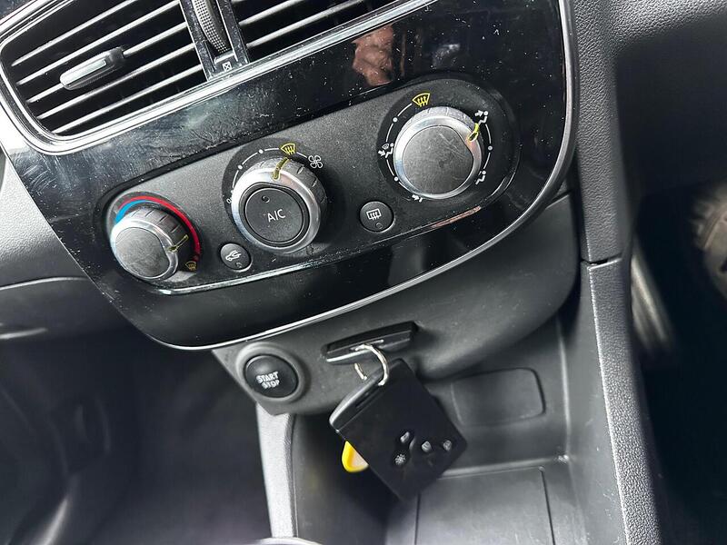 Used Renault Clio for sale - 77668052: Photo 12