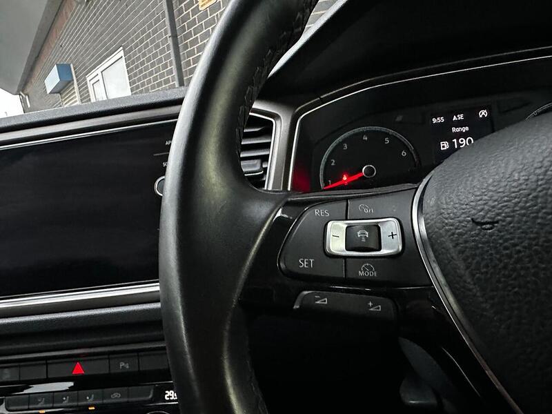 Used Volkswagen T-Roc 2018 for sale - 77132539: Photo 28