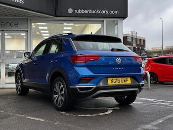 Used Volkswagen T-Roc 2018 for sale - 77132539: Photo