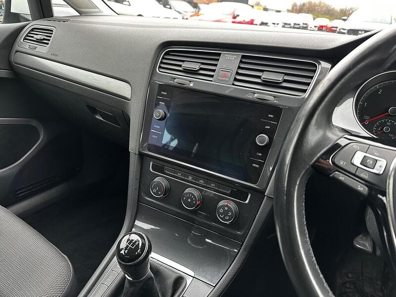 Used Volkswagen Golf 2017 for sale - 77640129: Photo 10