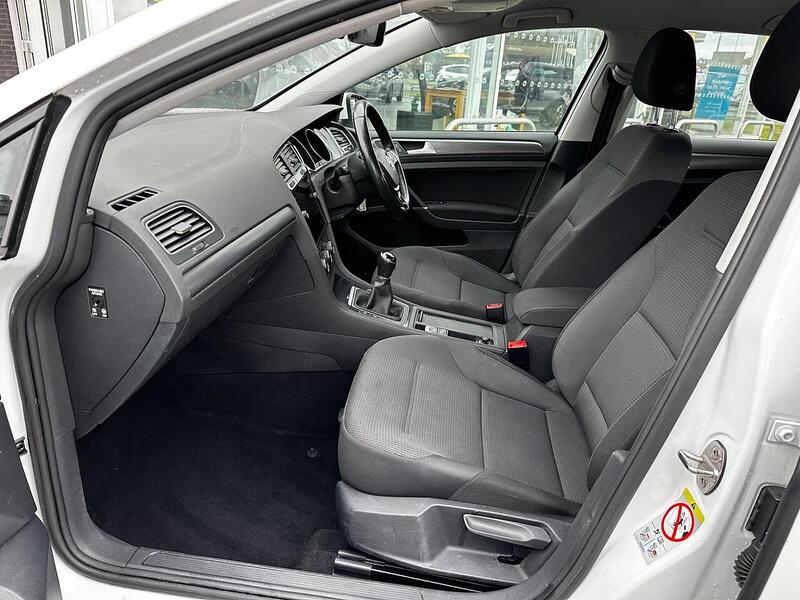 Used Volkswagen Golf 2017 for sale - 77640129: Photo 25