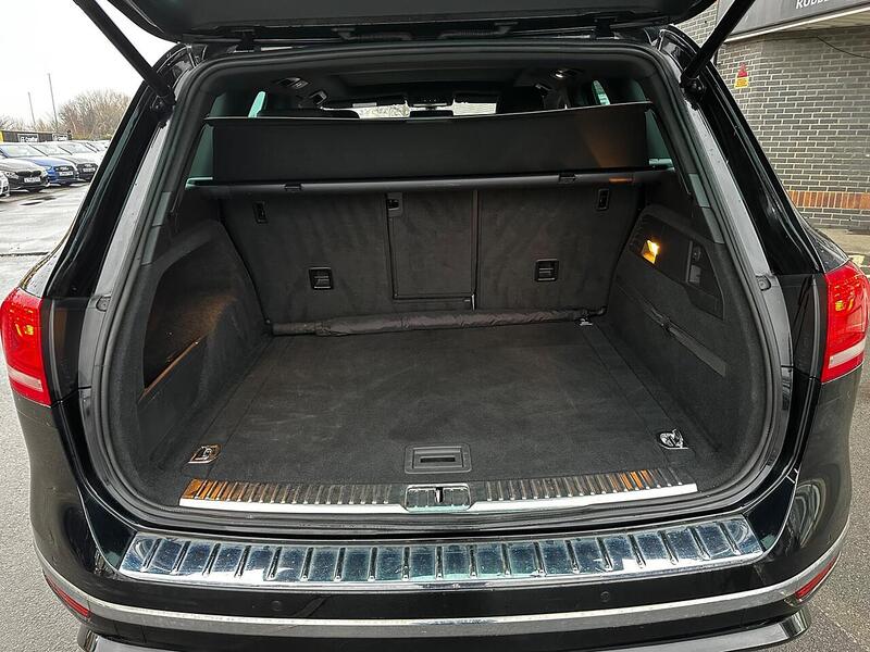 Used Volkswagen Touareg 2015 for sale - 77418358: Photo 35