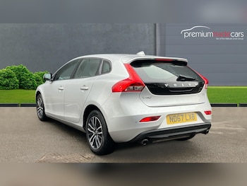 Used Volvo V40 2018 for sale - 77376635: Photo