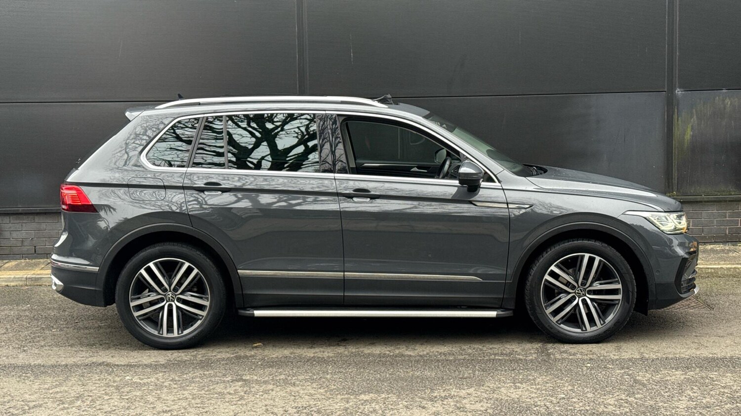 Used Volkswagen Tiguan 2020 for sale - 76772773: Photo 24